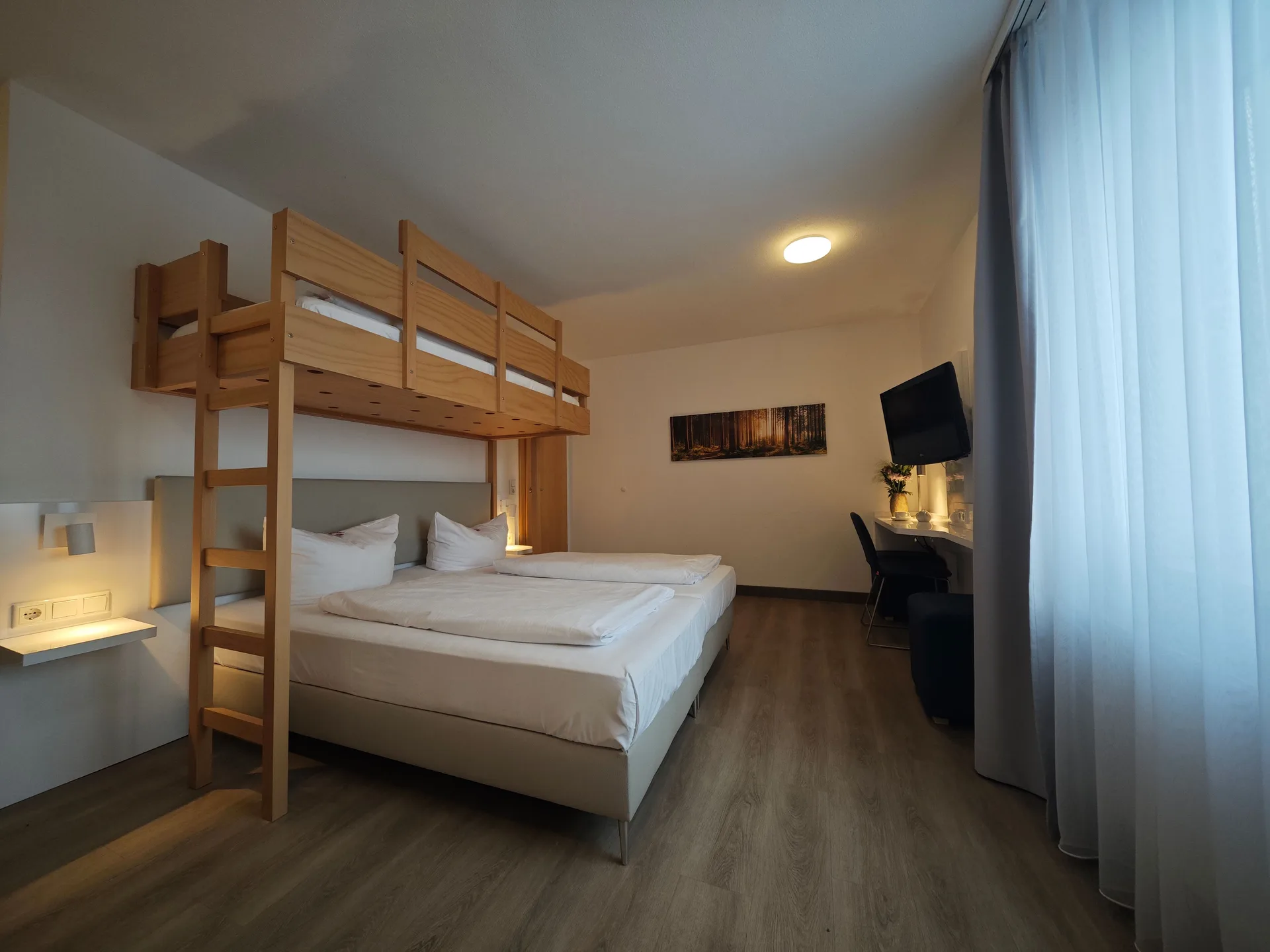 Dreibettzimmer im Hotel Günter – ideal für kleine Gruppen